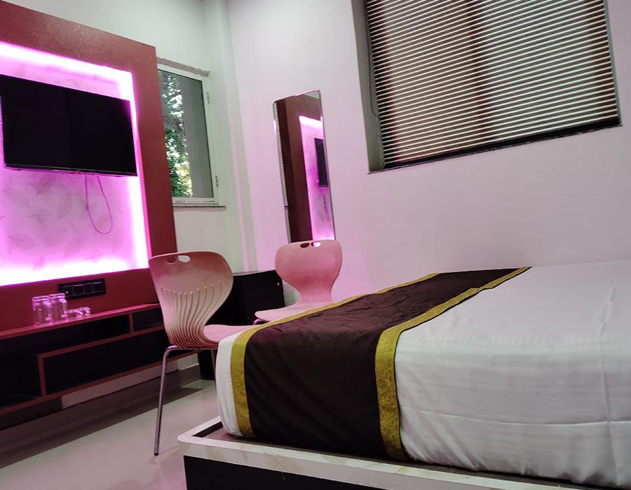 Honeymoon Suite