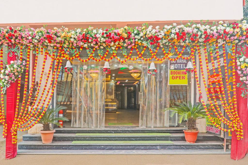 Welcome to Rajmahal  Hotel
